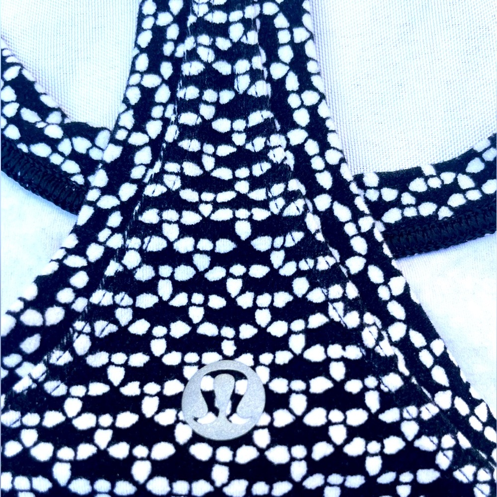 5 Lululemon Tanks/Tops - Black/Black & White/Grey - Size 8/Medium in exc cond.